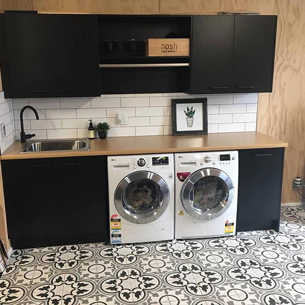 488021802 Small Slider Laundry