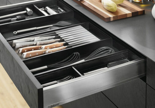 07400 Hostess Images Blum Ambia-332x2713